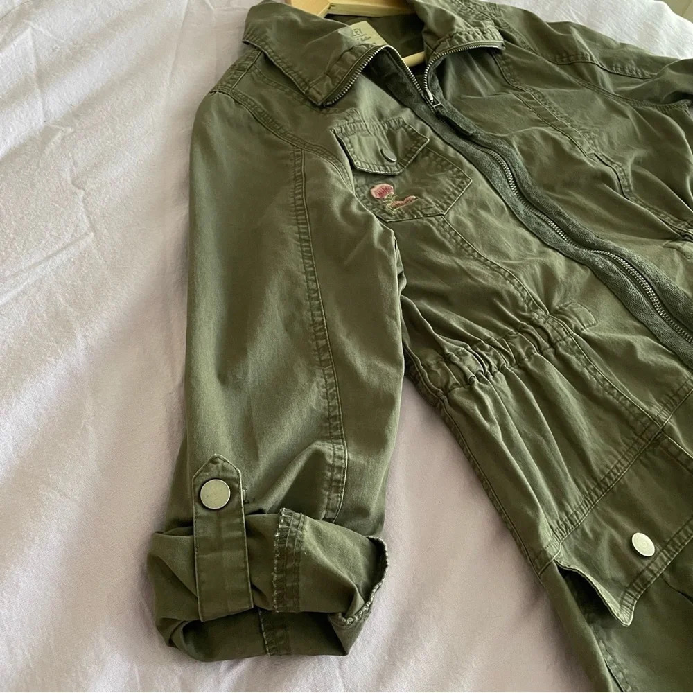 Army Green Jacket W/ Pink Flower Embroidery Small Boho Grunge 90’s Y2K - Picture 11 of 14